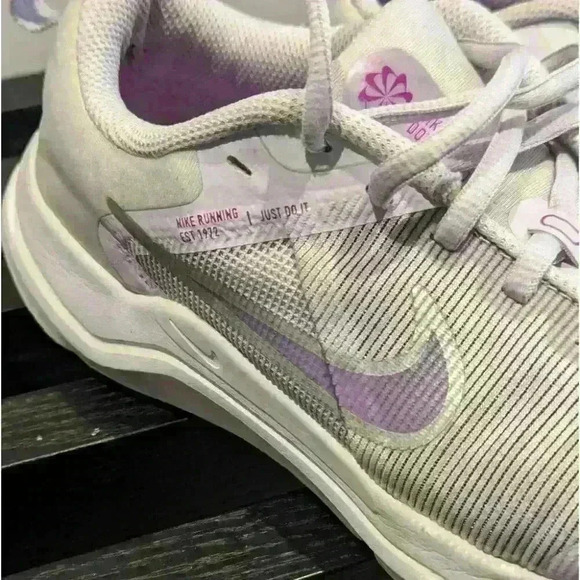 Nike Girls Downshifter Purple  Sneaker - size 4 excellent condition - Picture 2 of 5